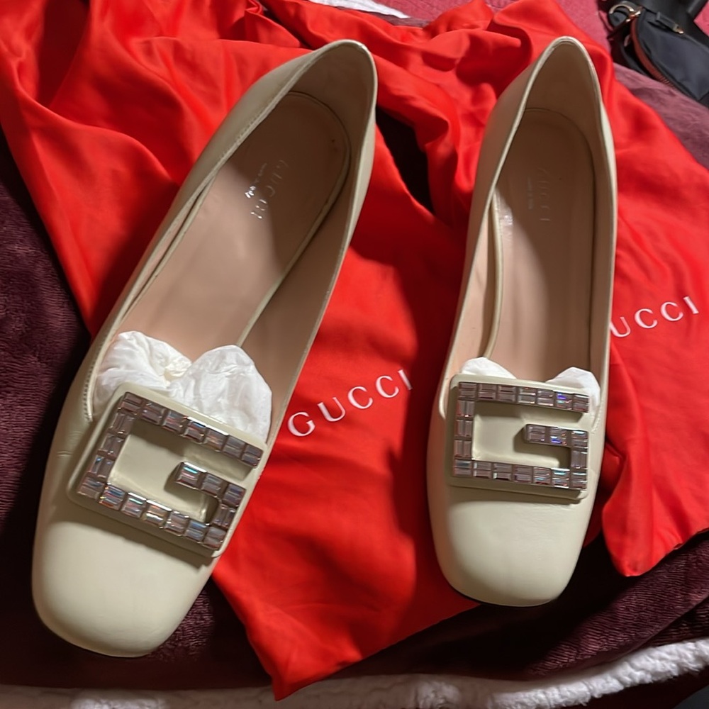 Authentic Gucci pumps.
